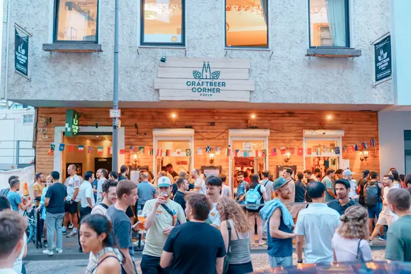 International crowd at a Social Melting Pot meetup